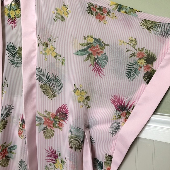 Tropical Pink Robe - Picture 4 of 5